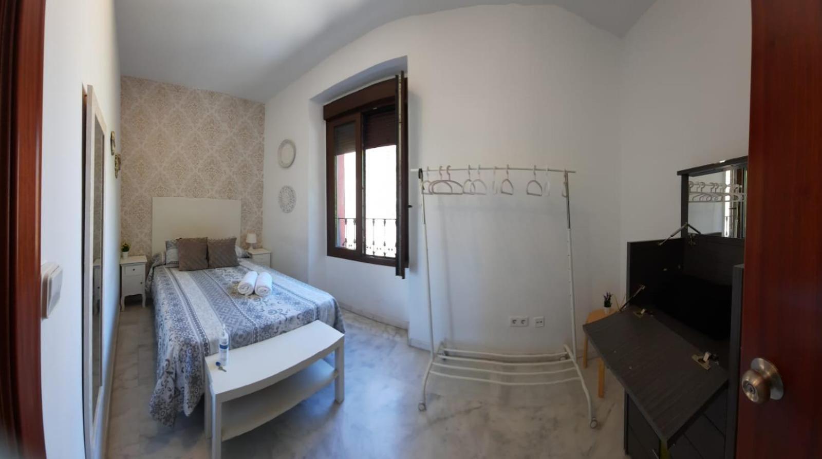 Budget And Lovely Rooms Las Setas Apartment